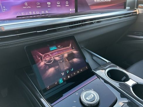 Used 2025 Cadillac Escalade Premium Luxury image 55