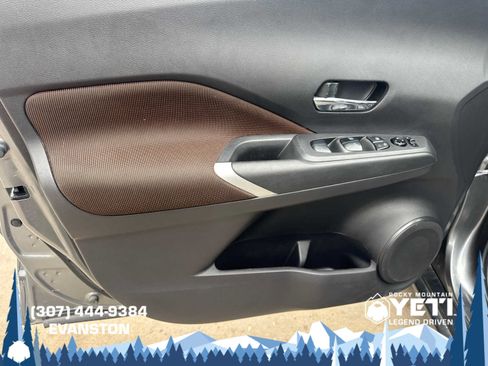 Used 2023 Nissan Kicks SR w/ Interior Electronics Package FWD image 21