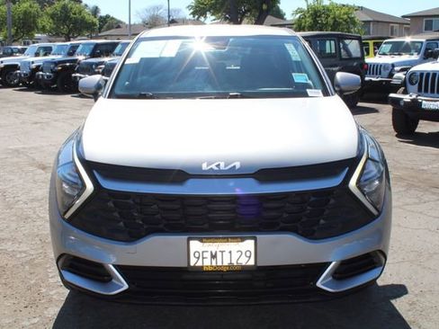 Used 2023 Kia Sportage LX image 2
