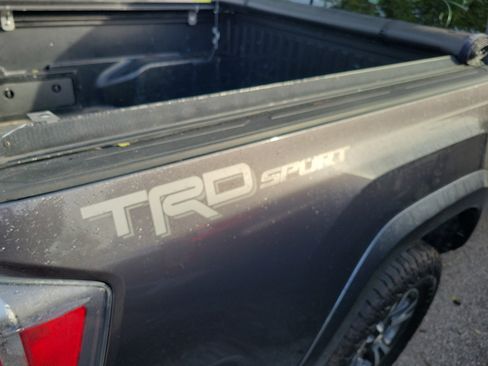 Used 2017 Toyota Tacoma TRD Sport w/ Tow Package image 15