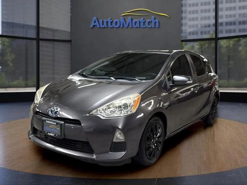 Used 2014 Toyota Prius C One image 3