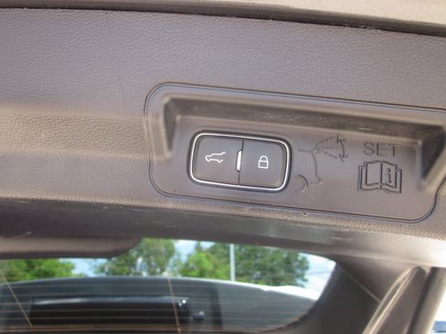 Used 2020 Ford Explorer XLT w/ Equipment Group 202A AWD/4WD image 10