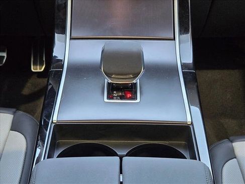 Used 2026 Land Rover Range Rover Velar Dynamic SE image 12