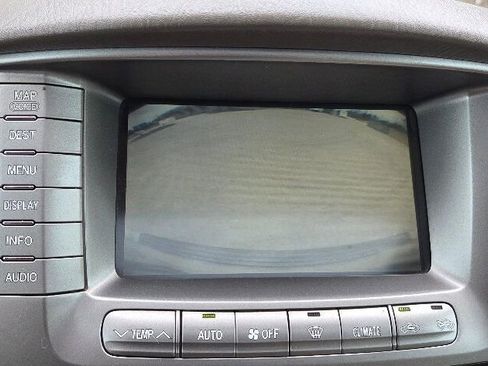 Used 2006 Toyota Land Cruiser image 32