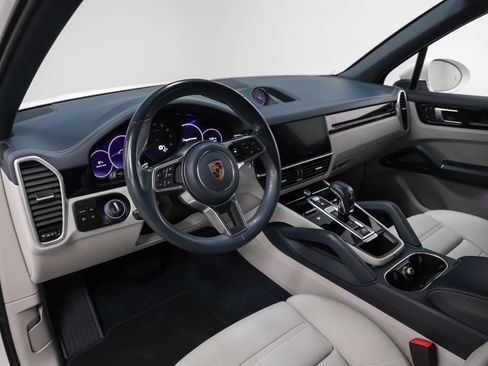 Certified 2023 Porsche Cayenne AWD/4WD image 44