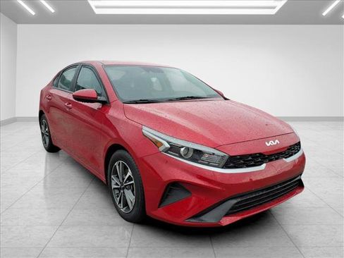 Used 2024 Kia Forte LXS FWD image 2