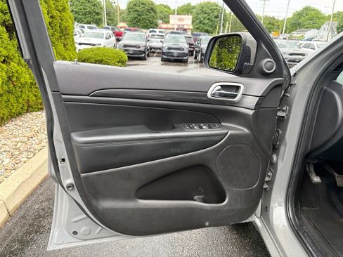 Used 2022 Jeep Grand Cherokee Laredo X AWD/4WD image 20