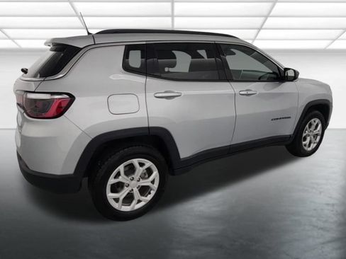 Used 2024 Jeep Compass Latitude AWD/4WD image 8