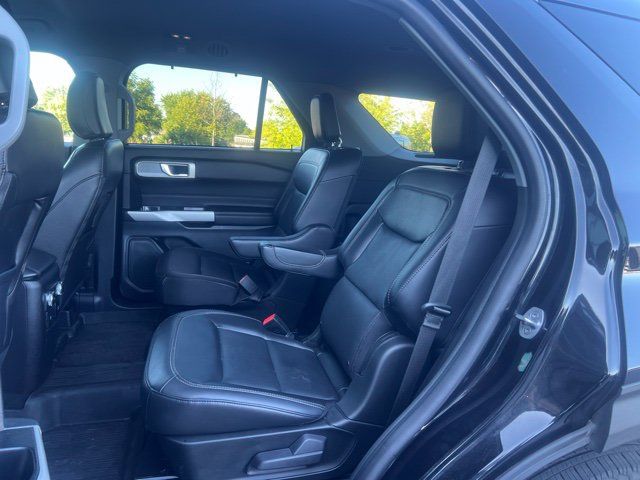 Used 2022 Ford Explorer Limited w/ Equipment Group 301A AWD/4WD image 16