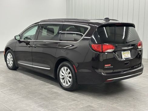 Used 2017 Chrysler Pacifica Touring-L image 4