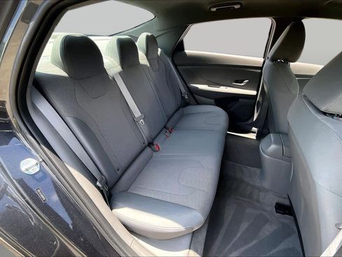 Used 2021 Hyundai Elantra SE FWD image 17