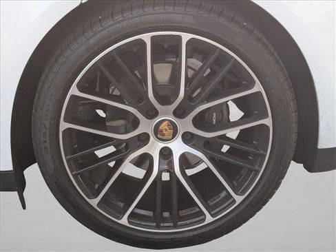 Used 2022 Porsche Panamera image 23