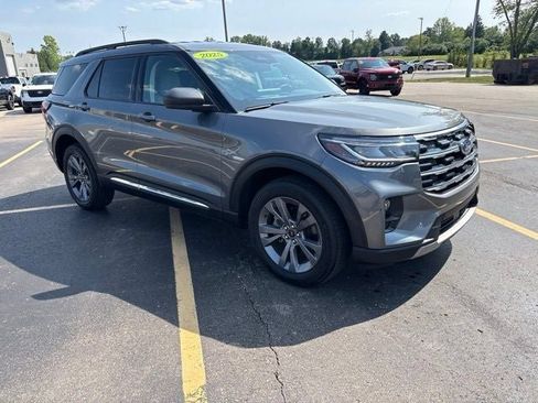 Used 2025 Ford Explorer Active w/ Active Comfort Package AWD/4WD image 1