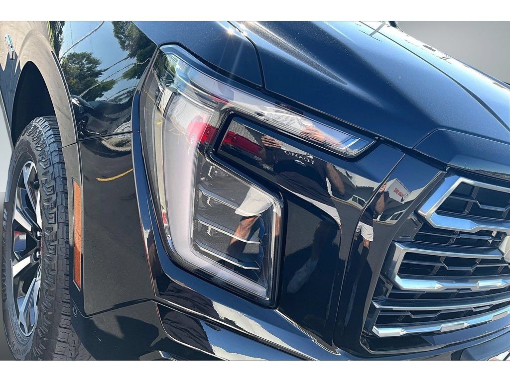 Used 2025 GMC Yukon XL AT4 w/ AT4 Premium Package AWD/4WD image 26