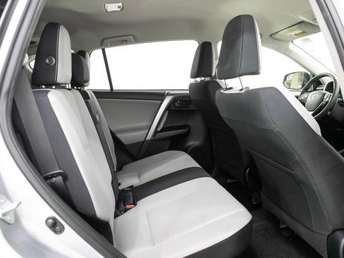 Used 2018 Toyota RAV4 LE AWD/4WD image 13