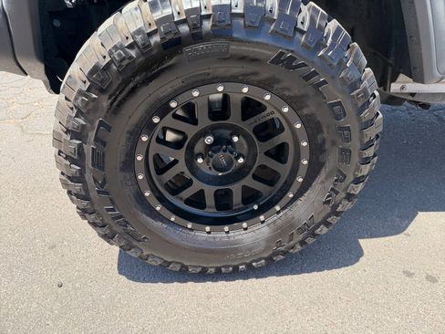 Used 2020 Jeep Gladiator Sport w/ Quick Order Package 24S AWD/4WD image 11