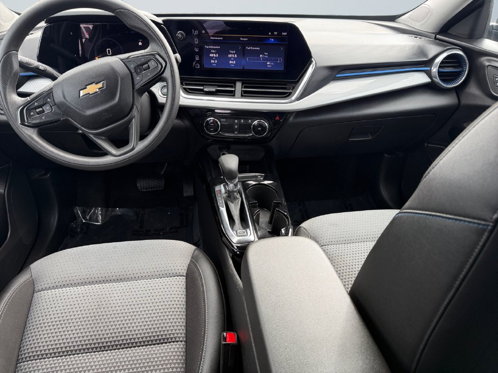 Used 2025 Chevrolet Trax LT FWD image 10