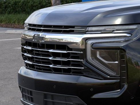 Used 2026 Chevrolet Suburban LT w/ Comfort Package AWD/4WD image 13