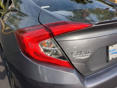 Used 2018 Honda Civic Touring image 12