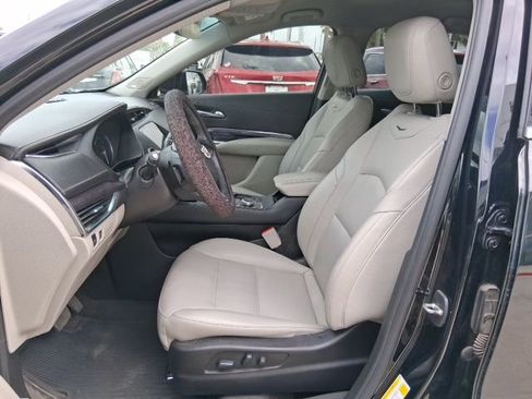 Used 2023 Cadillac XT4 Luxury image 20