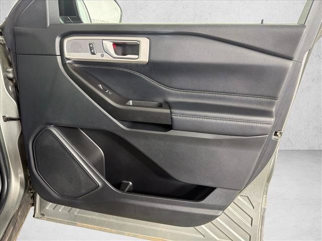 Used 2020 Ford Explorer Limited RWD image 15