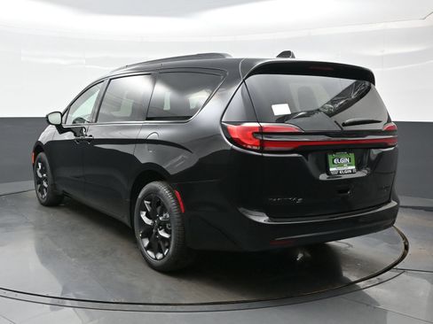 New 2027 Chrysler Pacifica Limited AWD/4WD image 5