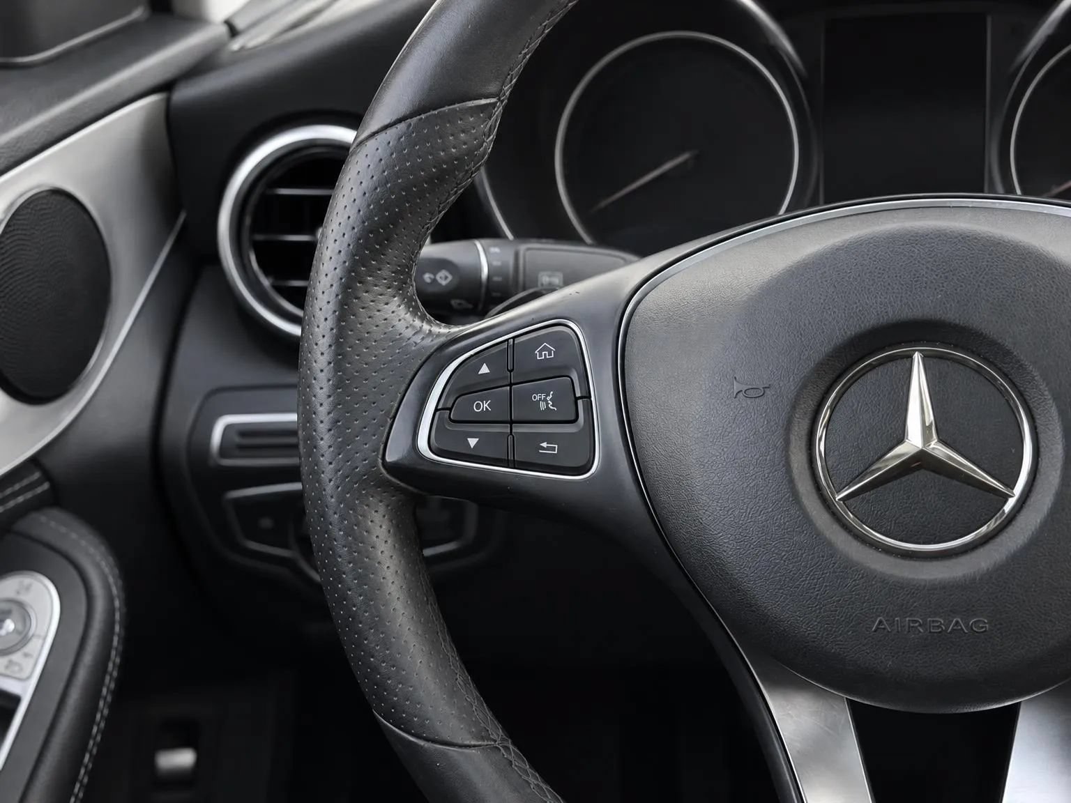 Used 2016 Mercedes-Benz C 300 4MATIC Sedan image 32