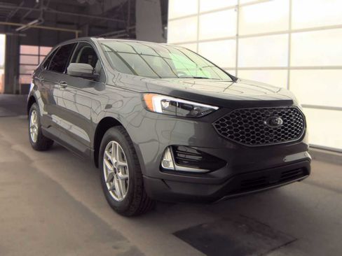 Used 2023 Ford Edge SEL w/ Convenience Package AWD/4WD image 2