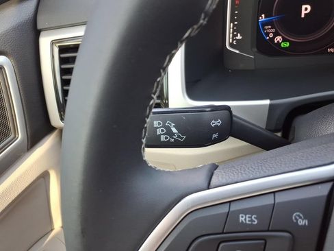 Used 2023 Volkswagen Atlas SE w/ Panoramic Sunroof Package FWD image 36