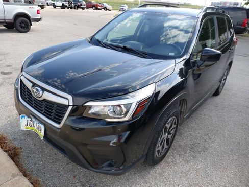Used 2020 Subaru Forester Premium w/ Popular Package #1 AWD/4WD image 2