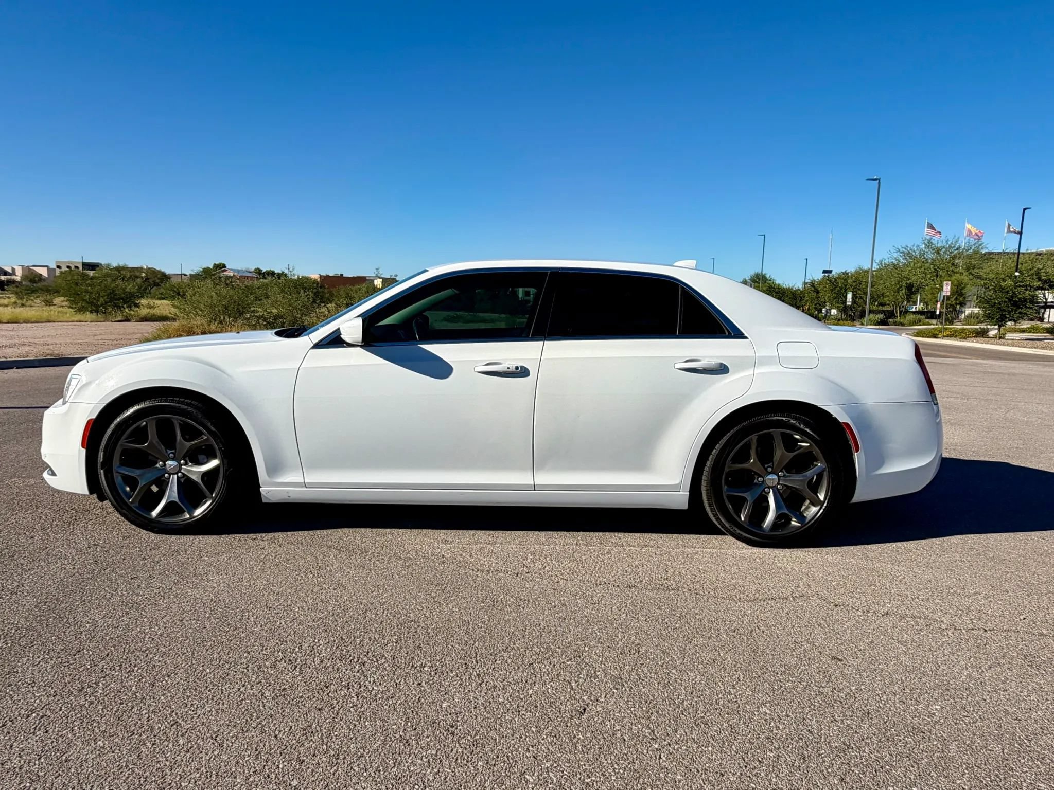 Used 2018 Chrysler 300 Touring L RWD image 8