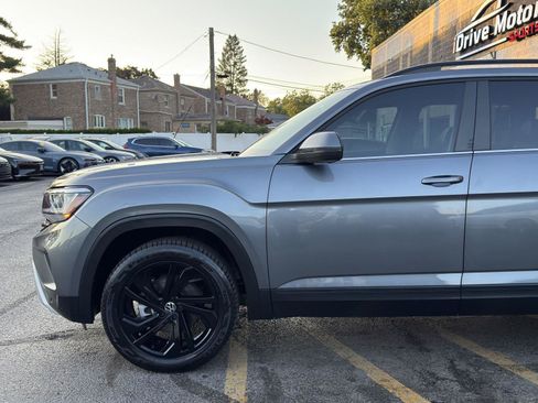 Used 2023 Volkswagen Atlas SE w/ Black Wheel Package FWD image 2
