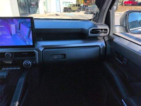 Used 2025 Toyota 4Runner TRD Off-Road Premium image 15