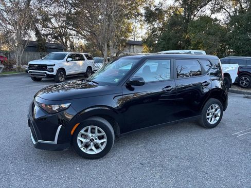 Used 2025 Kia Soul LX w/ LX Technology Package FWD image 3