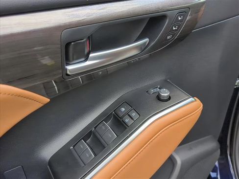 New 2026 Toyota Highlander Platinum image 11