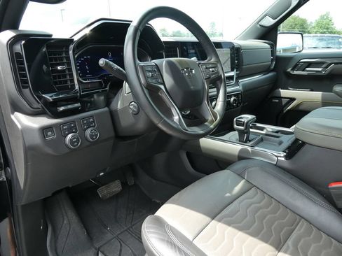Used 2024 Chevrolet Silverado 1500 ZR2 w/ Technology Package AWD/4WD image 24