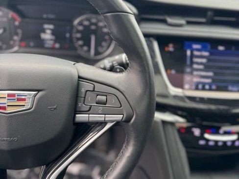 Used 2022 Cadillac XT6 Premium Luxury image 14