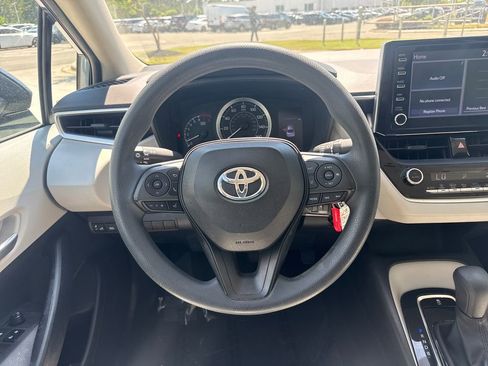 Used 2020 Toyota Corolla LE FWD image 19