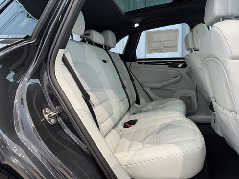 Certified 2025 Porsche Macan image 23