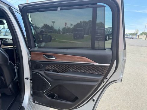 Used 2023 Jeep Grand Cherokee L Summit w/ Advanced Protech Group IV AWD/4WD image 35