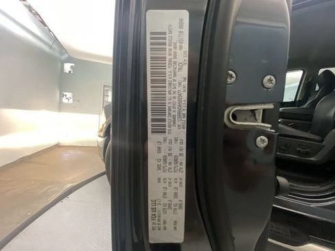 Used 2017 RAM 1500 Laramie RWD image 26