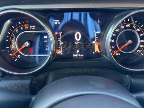 Used 2018 Jeep Wrangler Unlimited Sahara AWD/4WD image 15