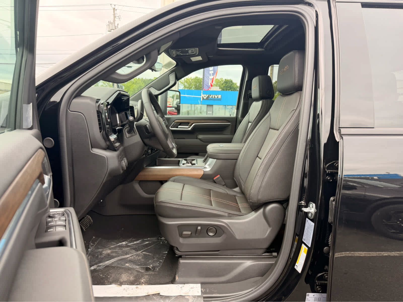 New 2026 Chevrolet Silverado 2500 High Country w/ High Country Premium Package AWD/4WD image 9