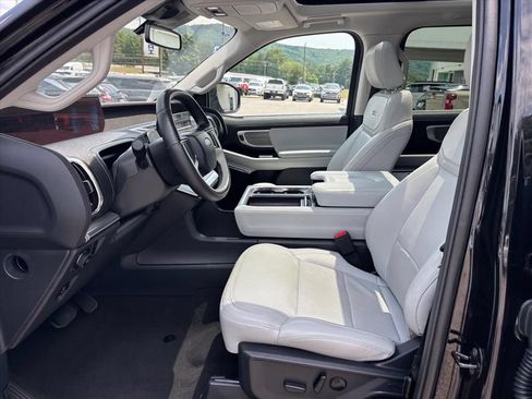Used 2025 Ford Expedition Max Platinum w/ Driver's Package AWD/4WD image 9