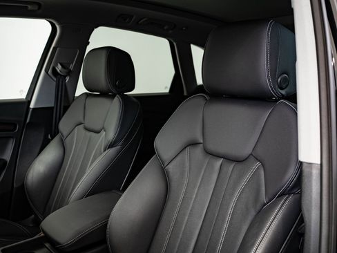 Used 2024 Audi Q5 e Premium image 25