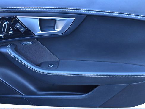 Used 2016 Jaguar F-TYPE R image 19