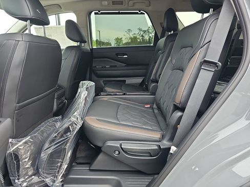 New 2026 Nissan Pathfinder Platinum FWD image 20