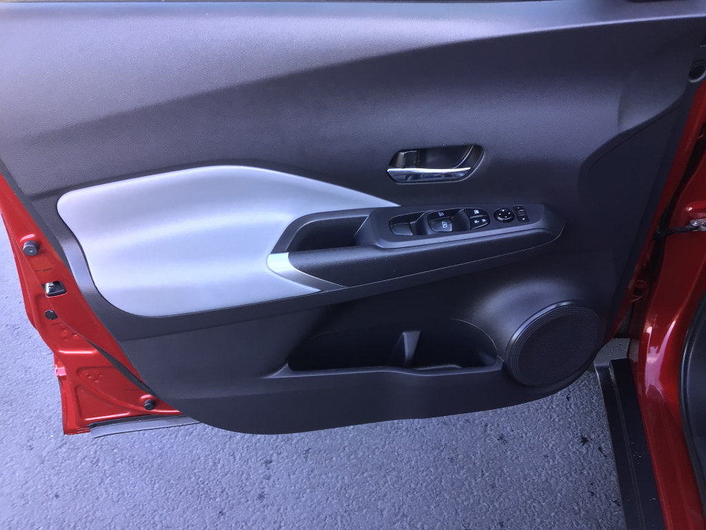 Used 2023 Nissan Kicks SR w/ SR Premium Package FWD image 9