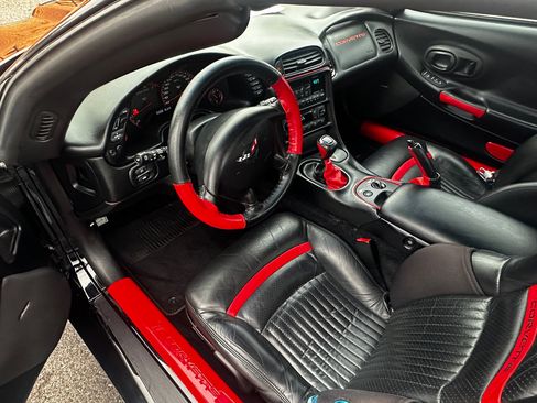 Used 1999 Chevrolet Corvette Coupe w/ Memory Pkg image 9