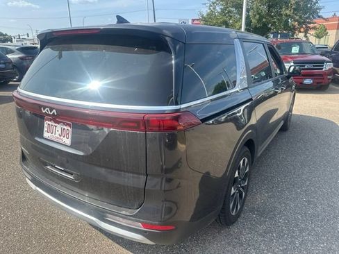Used 2024 Kia Carnival EX FWD image 3